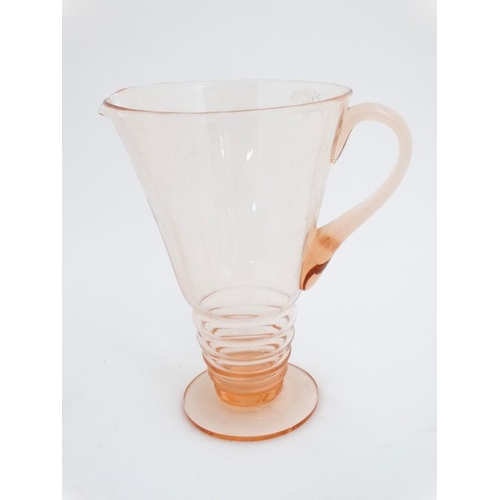 699 - Art Deco : a peach glass lemonade jug with four  matching glasses. The jug 9 1/2'' high