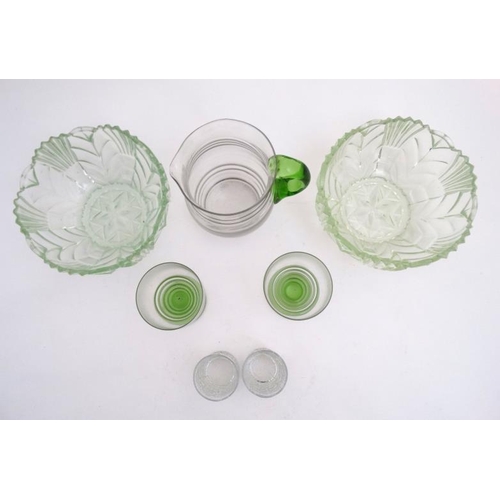 734 - Assorted mid 20thC & Art Deco glassware to include a pair of bowls, lemonade jug etc (7)