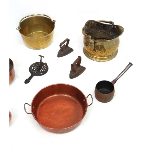 765 - Assorted metalware to include a Victorian 2-handled copper pan marked 'Kings Coll' together with ass... 