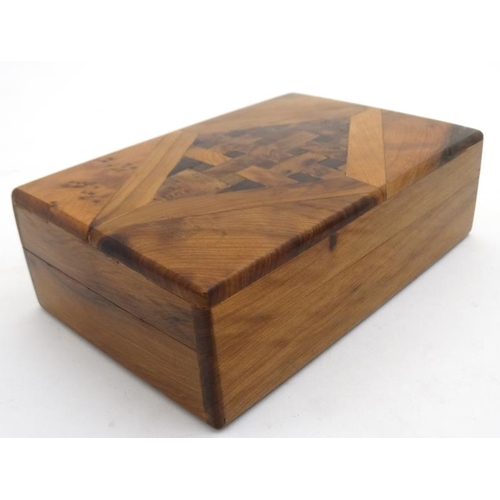 809 - A 20thC walnut cigar box inlaid with diamond pattern and marquetry to top 5'' deep x 7 3/4'' wide x ... 