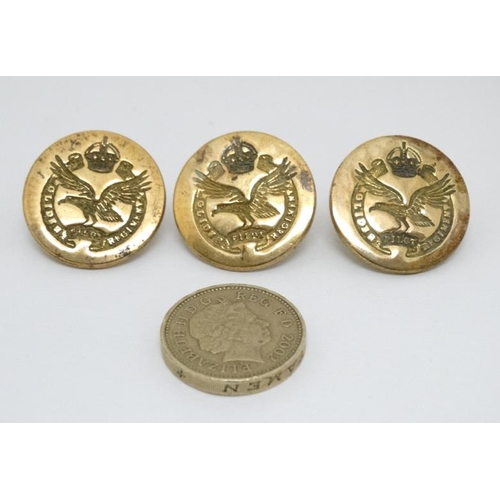 913 - Buttons : 3 gilt metal buttons entitled ' Pilot Glider Regiment' by Pitt & Co. London. Approx 1'' di... 