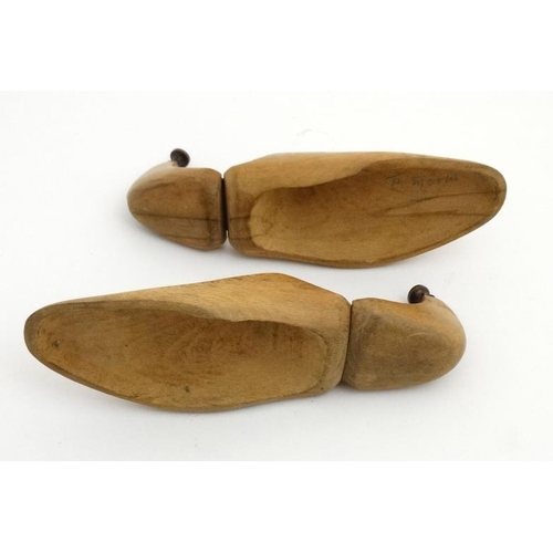 926 - A pair of brass and beech size 7 shoe lasts marked under 'Frank Morris'