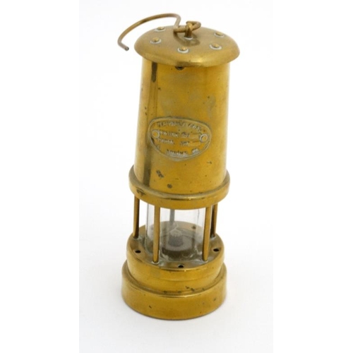 929 - Assorted lamps to include : Joseph Lucas Lucas Limited no. 326 carbine motorcycle lamp, a Ferndale c... 