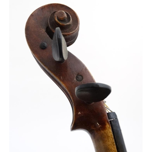 389 - Musical Instruments : An early 20thC Violin , bears oval label within for ' Murdoch , Murdoch & Co L... 