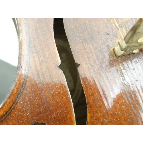 389 - Musical Instruments : An early 20thC Violin , bears oval label within for ' Murdoch , Murdoch & Co L... 