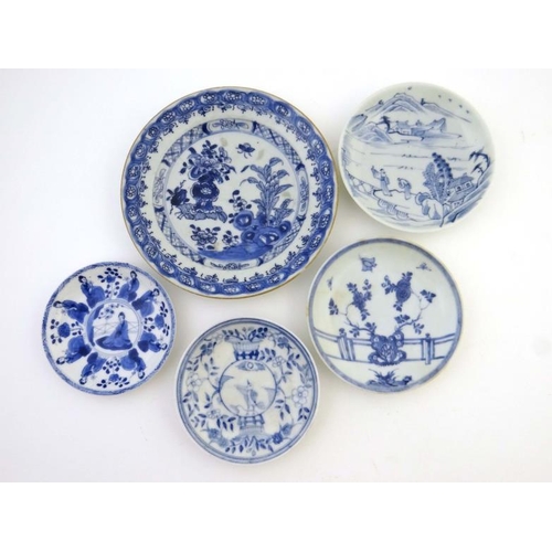 443 - 5 Chinese plates  : a blue and white plate depicting a rock with butterflies and peonies on a terrac... 