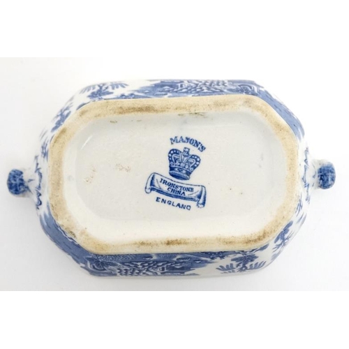 472 - A c1920s Masons Ironstone China blue and white '' Willow '' pattern soup tureen with cover, bears fa... 