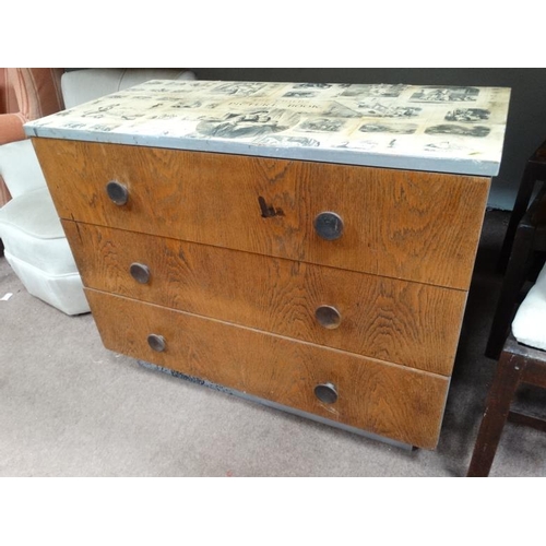 16 - Chest of drawers Please Note -  we do not make reference to the condition of lots within catalogue d... 