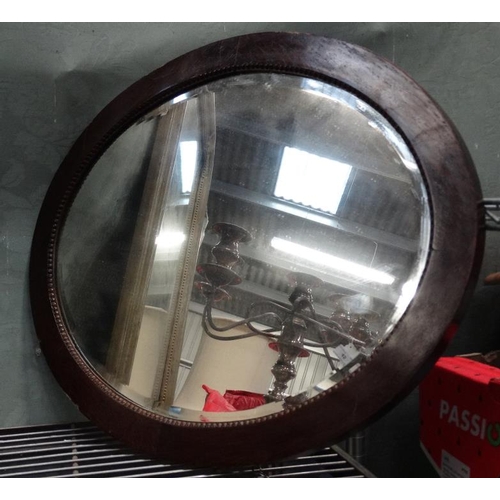 47 - Oval mirror  Please Note -  we do not make reference to the condition of lots within catalogue descr... 