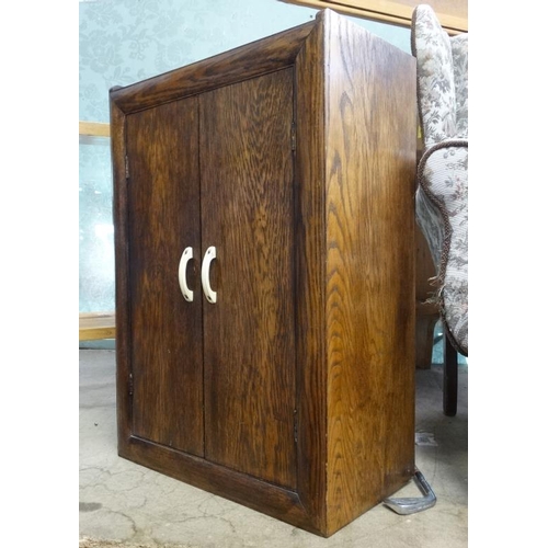 6 - Small oak cabinet Please Note -  we do not make reference to the condition of lots within catalogue ... 