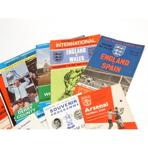 106 - Football: A collection of football programmes to include ; approximately 19 1960s Arsenal match day ... 