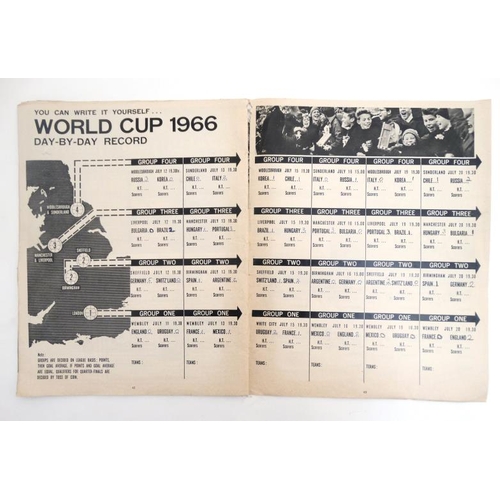 112 - Football Ephemera: '' A Daily Express World Cup Guide 1966 '' .