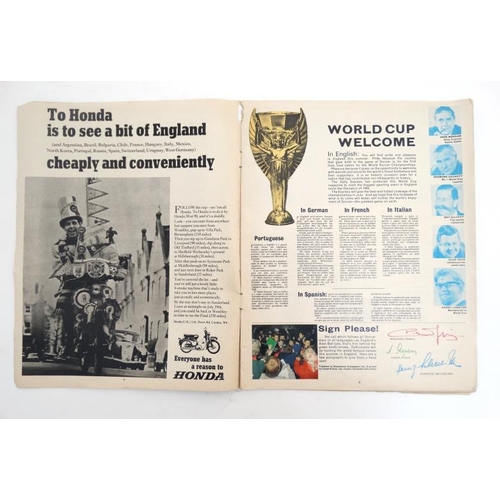 112 - Football Ephemera: '' A Daily Express World Cup Guide 1966 '' .