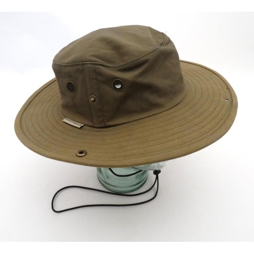 198 - White Rock Mens Outback style hat in green , size M.