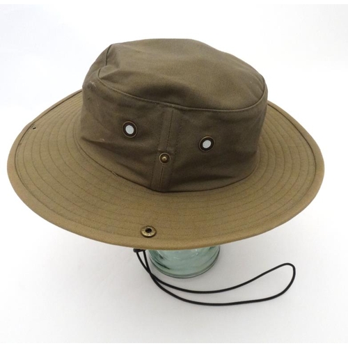 198 - White Rock Mens Outback style hat in green , size M.