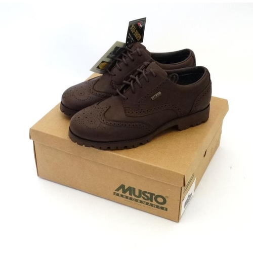 202A - A pair of Musto ' Stonesdale ' Brogues in Brown , size 5. In box.