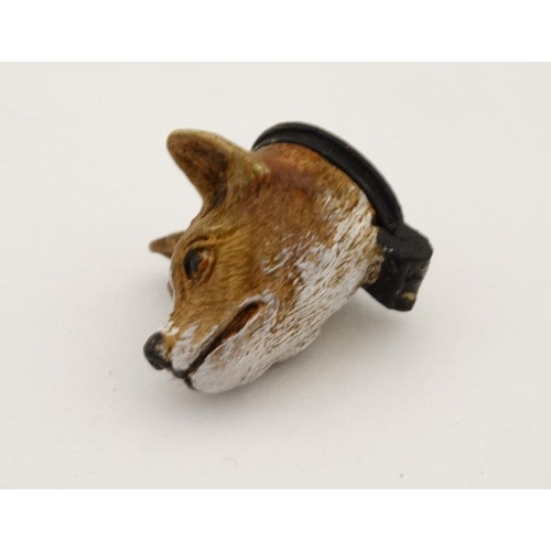 228 - A cold painted vesta case formed as a fox head. 21stC . 1 /4'' long