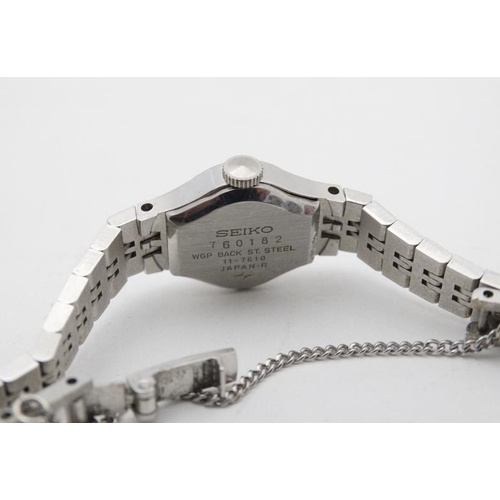 1012 - Stainless Stell Ladies Watch : a Seiko Mechanical Wristwatch with brushed patterned strap , oval sig... 