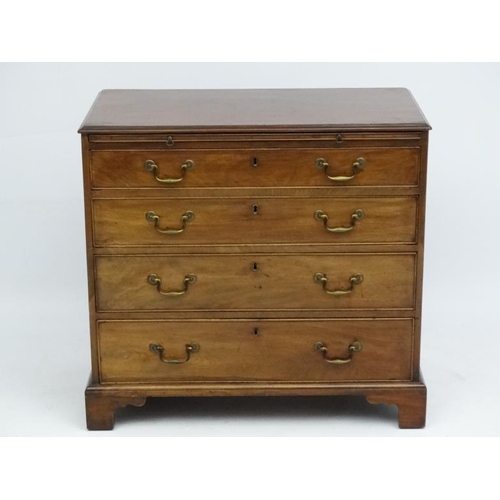 159 - An 18thC Georgian mahogany bachelors chest with brushing slide and four long graduated drawers. 33 1... 