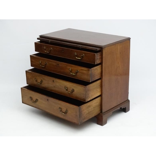 159 - An 18thC Georgian mahogany bachelors chest with brushing slide and four long graduated drawers. 33 1... 