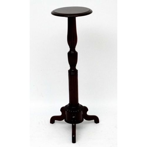 183 - An early - mid 20thC mahogany tripod torchiere 34 1/2'' high x 11'' diameter