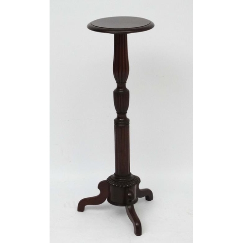 183 - An early - mid 20thC mahogany tripod torchiere 34 1/2'' high x 11'' diameter