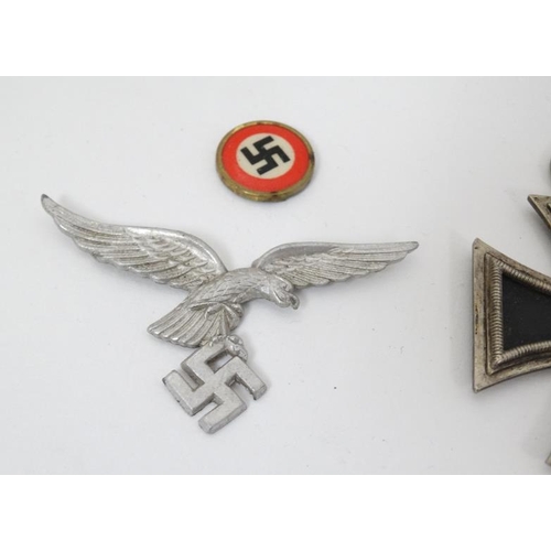 322 - Militaria : A collection of Third Reich items , to include a Cross of Honour of the German Mother ( ... 