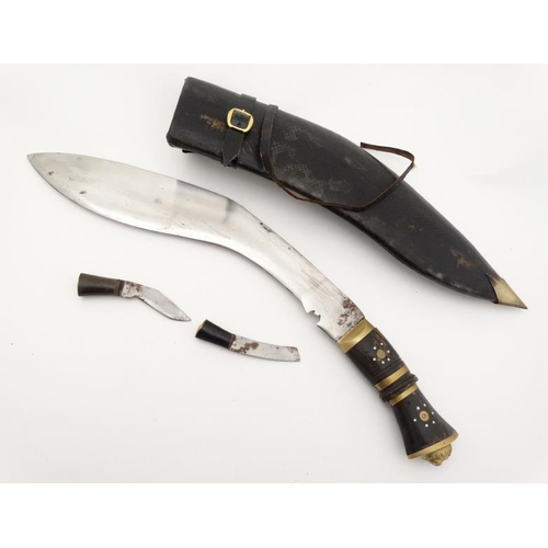 328 - Militaria : An mid 20thC Nepalese / Indian Kukri knife , 11 1/2'' blade with a 4'' brass and hardwoo... 