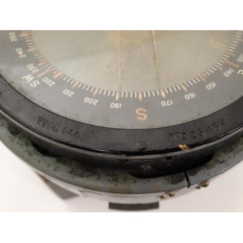 332 - Militaria : A WWII RAF Aeronautical Compass , the rim stamped ' Type P4A ' with serial number 32546T... 