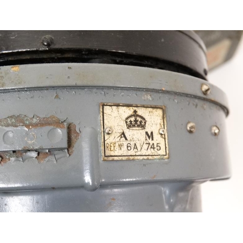 332 - Militaria : A WWII RAF Aeronautical Compass , the rim stamped ' Type P4A ' with serial number 32546T... 