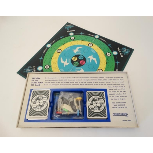 388 - Toy: A 1965 '' The James Bond 007 Secret Service Game '' by Spear's Games, in original box.