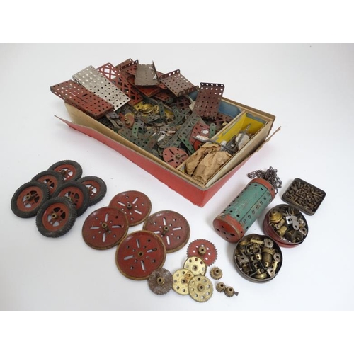 391 - Toy: A large collection of vintage Meccano , to include  red flanged plates, red braced girders, gre... 