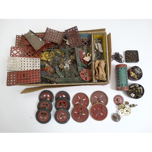 391 - Toy: A large collection of vintage Meccano , to include  red flanged plates, red braced girders, gre... 