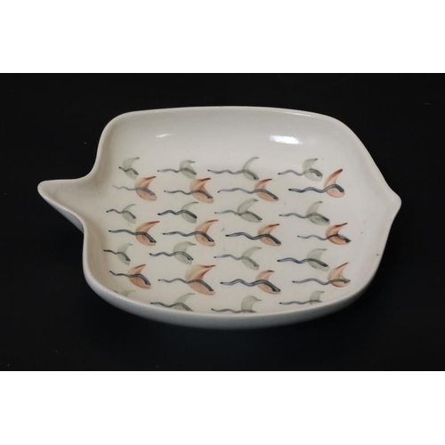 481 - Studio Pottery: A 1950s/60s Dorincourt Pottery dish , signed by Scottish potter Alistair Macduff, de... 