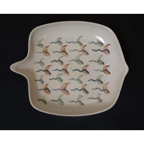 481 - Studio Pottery: A 1950s/60s Dorincourt Pottery dish , signed by Scottish potter Alistair Macduff, de... 