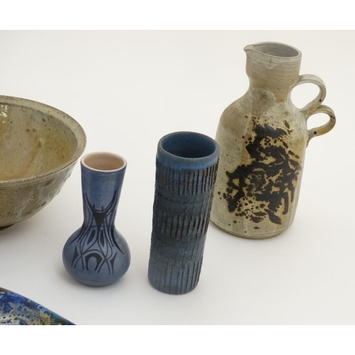 498 - A collection of 10 items of Studio pottery , comprising vases , bowls and dishes, to include example... 