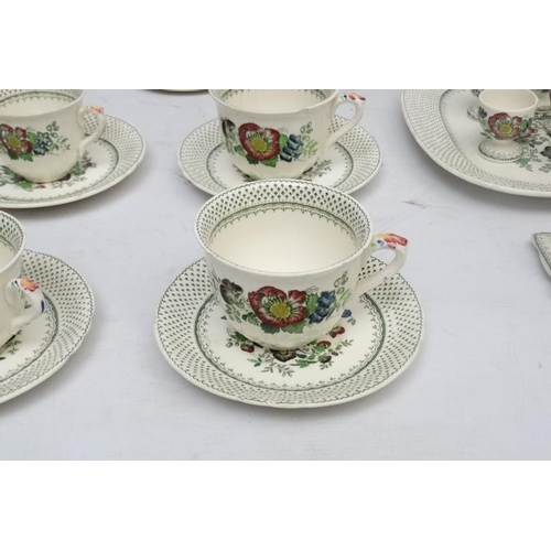 501 - An extremely large set of 20thC Mason's Patent Ironstone China, ''Paynsley Pattern'' , each piece de... 