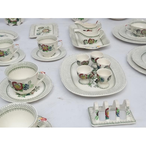 501 - An extremely large set of 20thC Mason's Patent Ironstone China, ''Paynsley Pattern'' , each piece de... 