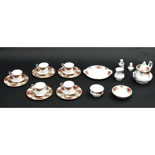 504 - A collection of Royal Albert '' Old Country Roses'' tea wares, to include teapot, 5 cups, 5 saucers,... 