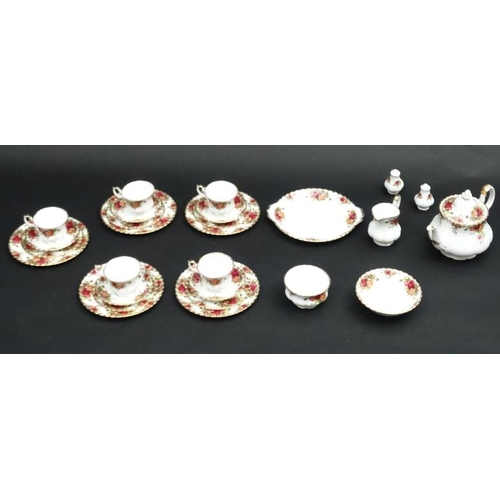 504 - A collection of Royal Albert '' Old Country Roses'' tea wares, to include teapot, 5 cups, 5 saucers,... 