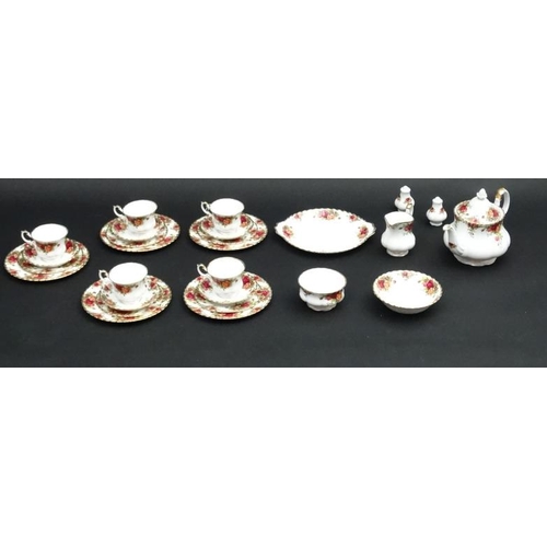 504 - A collection of Royal Albert '' Old Country Roses'' tea wares, to include teapot, 5 cups, 5 saucers,... 