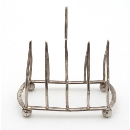 526 - A silver 5-bar toast rack hallmarked Birmingham 1907 maker Elkington & Co.  3 1/4'' x 4'' high   (68... 