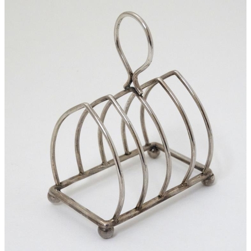 529 - A small silver toast rack hallmarked , London 1895 maker Henry Wilkinson & Co. (48g)