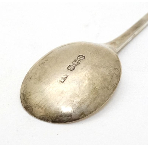 566 - A cased set of 6  seal top teaspoons hallmarked Sheffield 1937 maker Viners Ltd 4 1/4'' long