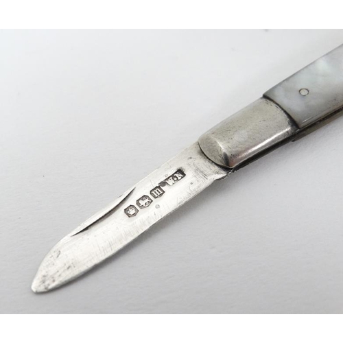 600 - A small mother of pearl folding fruit knife with mother of pearl handle and silver blade hallmarked ... 