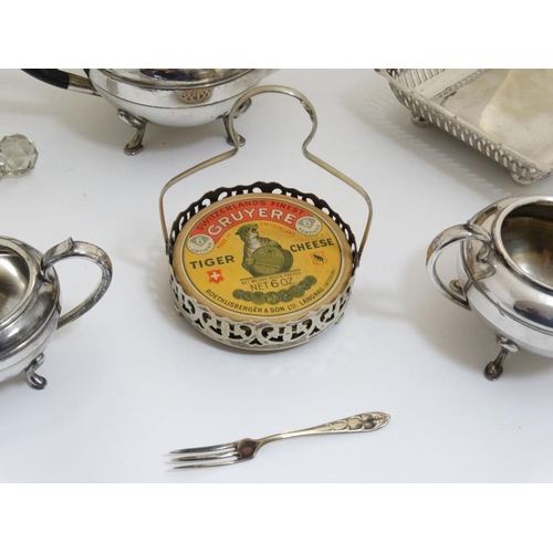 643 - Assorted silver plated wares to include cake basket, teaset, etc