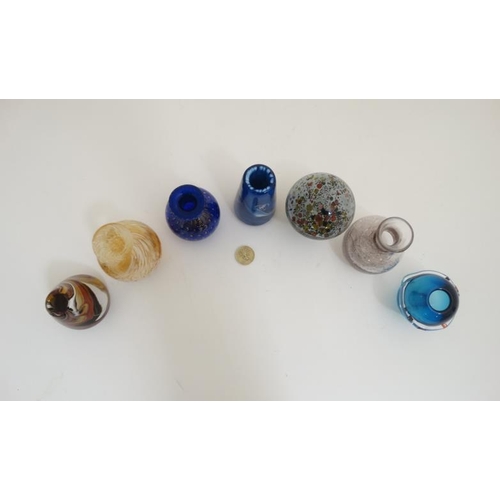 679 - Studio / Art glass : assorted small glass vases and a mushroom formed paperweight, to include exampl... 