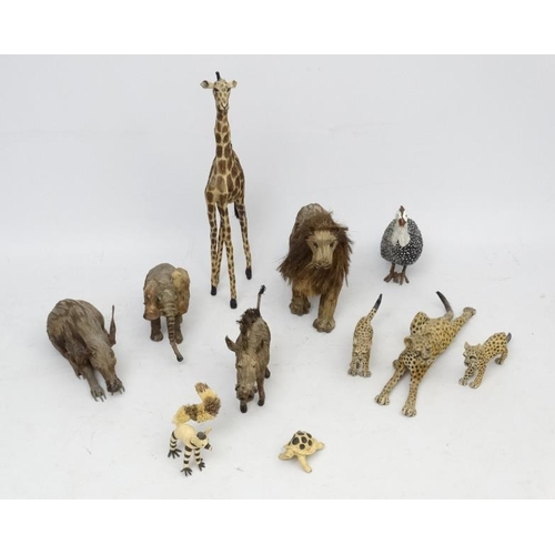 740 - Ethnographic Native Tribal : a quantity of 11 Zambian figures of wild animals including , giraffe, e... 