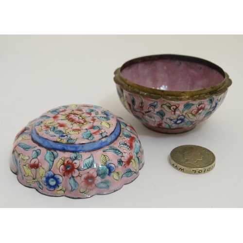 770 - Ann unusual Oriental melon shaped lidded box with enamel decoration depicting flowers, peaches on a ... 