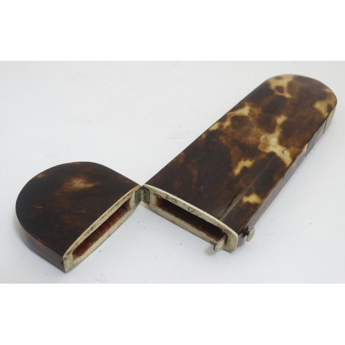 850 - A 19thC tortoiseshell hinged lidded blonde tortoiseshell covered spectacle case 6'' long